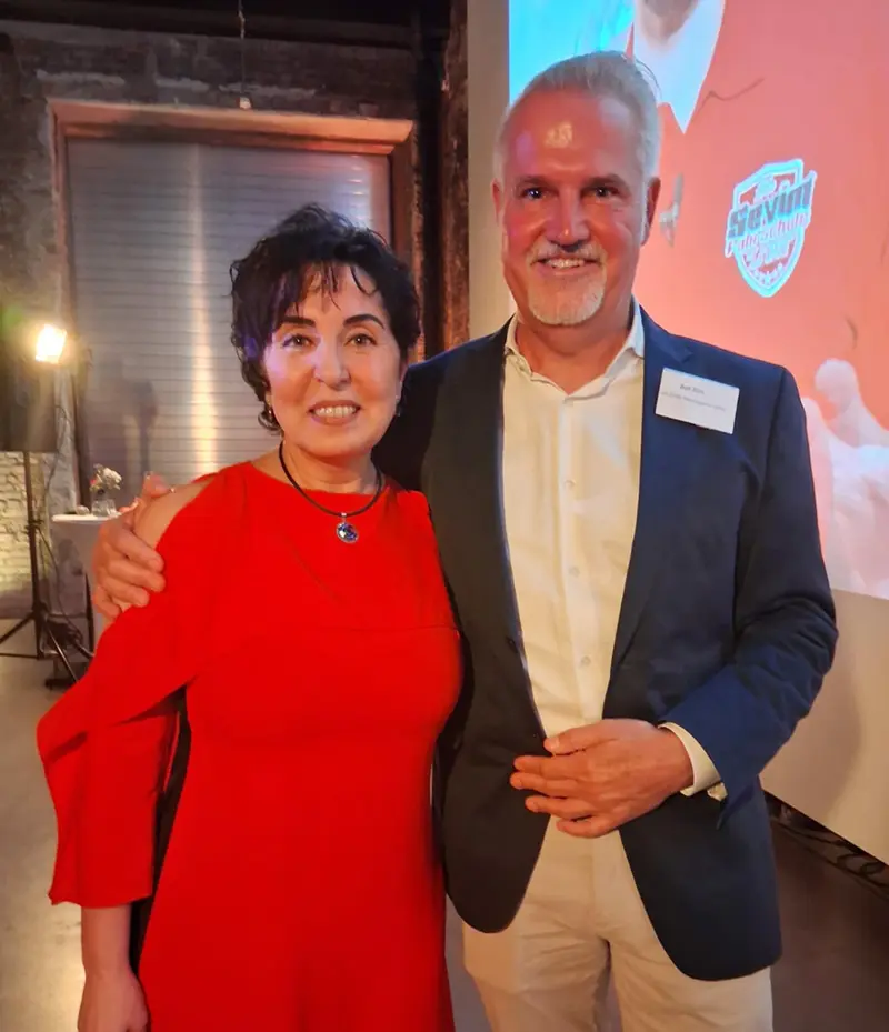 Bezirksbürgermeisterin Emine Demirbüken-Wegner und Agenturchef Ralf Zürn